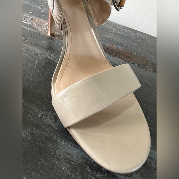 WHBM sz 7.5 Taupe Terraine. Great condition. One scuff- front strap noted in pic - Picture 2 of 9